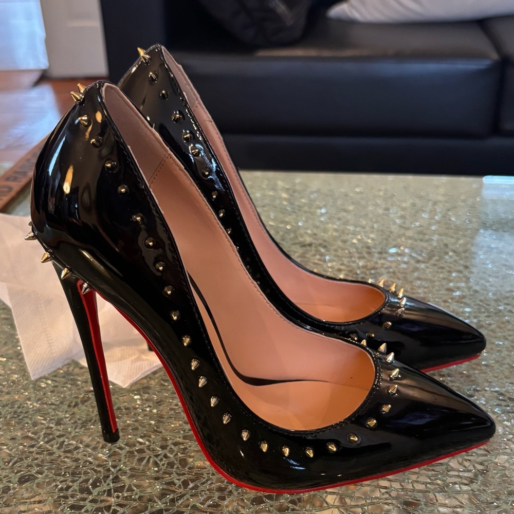 Black patent leather sz 5.5 silver studded red sole 4 1/2 inch heel so sexy!!
